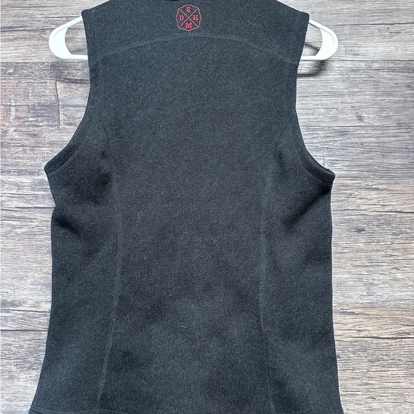 Patagonia Black Fleece Vest Zip-Up with Emblem patches - Picture 2 of 9